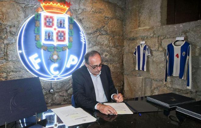 极开拓海外 极开拓海外