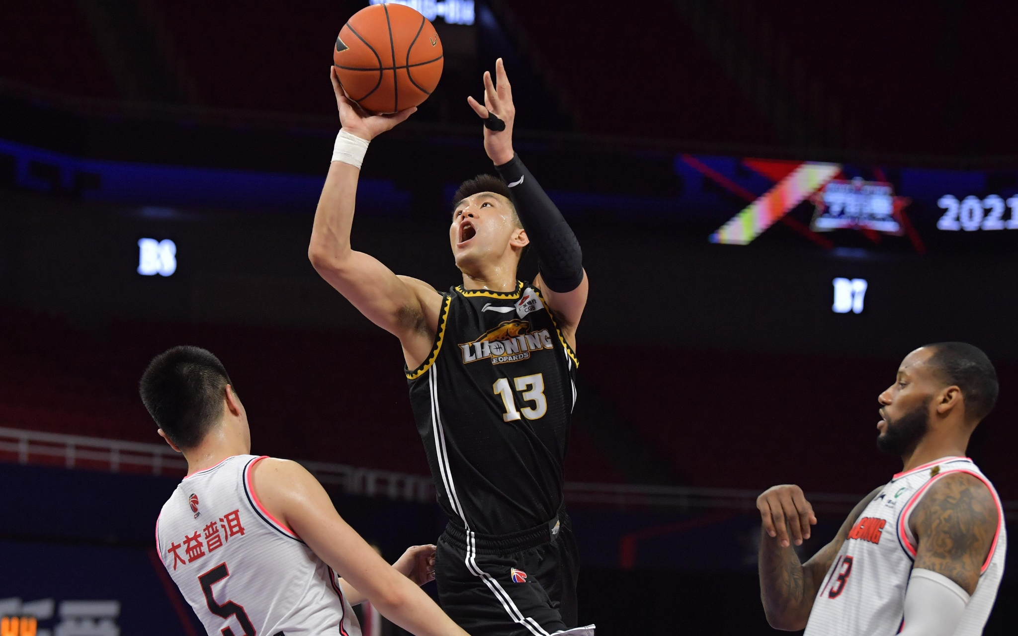 边路进攻中 边路进攻中