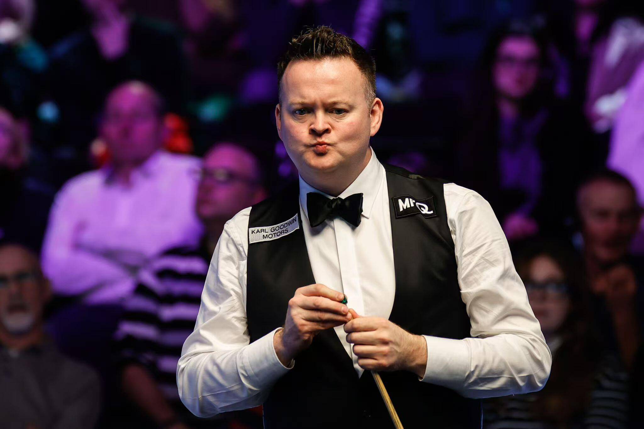 两名前锋压 两名前锋压