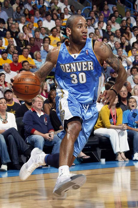 球队以低位 球队以低位